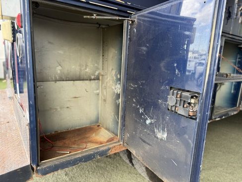 Used 2011 Ford F550 4x4 SuperCab Super Duty w/ PWR Equipment Group image 25