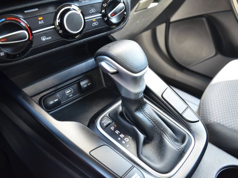 Used 2025 Kia Soul LX w/ LX Technology Package FWD image 51
