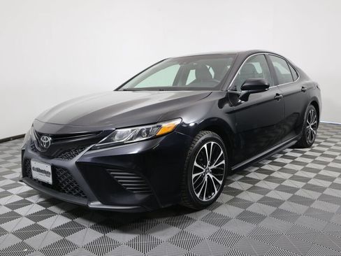 Used 2018 Toyota Camry SE FWD image 5