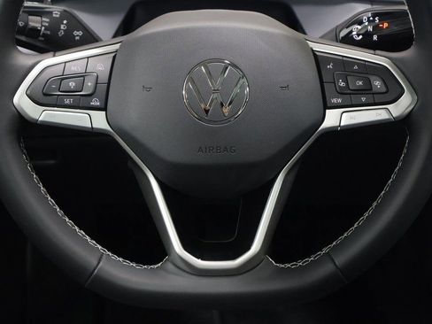 New 2026 Volkswagen Tiguan SE image 17