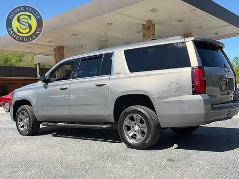 Used 2019 Chevrolet Suburban LT image 4