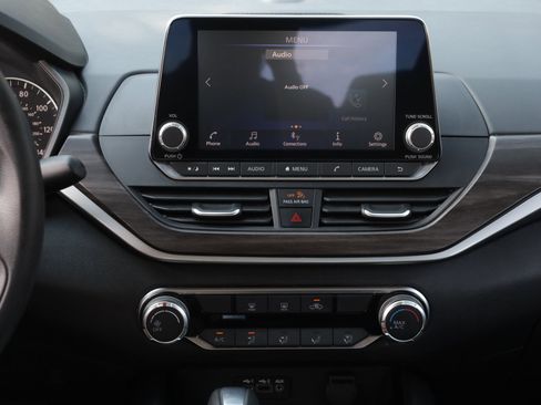 Used 2024 Nissan Altima 2.5 SV image 8