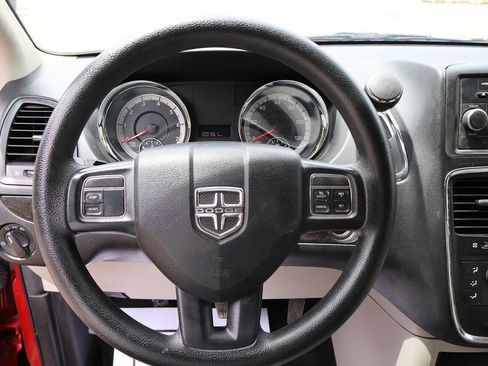 Used 2013 Dodge Grand Caravan SE FWD image 30