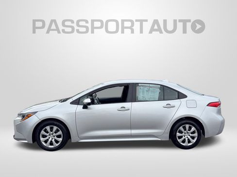 Used 2025 Toyota Corolla LE FWD image 2