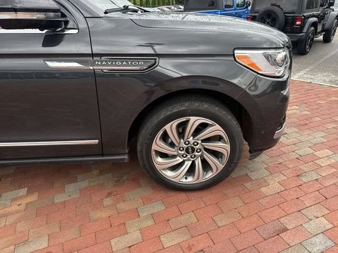 Used 2022 Lincoln Navigator Reserve AWD/4WD image 17