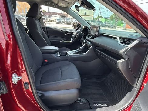 Used 2021 Toyota RAV4 LE AWD/4WD image 41