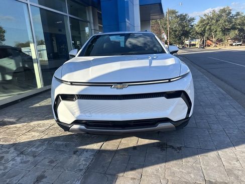 New 2026 Chevrolet Equinox EV LT image 2