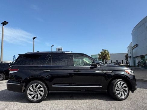 Used 2022 Lincoln Navigator 2WD image 5