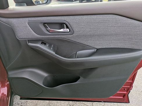 Used 2023 Nissan Rogue SV image 30