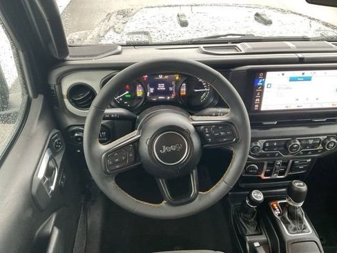 Used 2024 Jeep Wrangler Unlimited w/ Convenience Group image 19