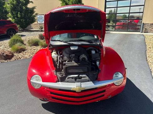 Used 2005 Chevrolet SSR w/ Preferred Equipment Group RWD image 30