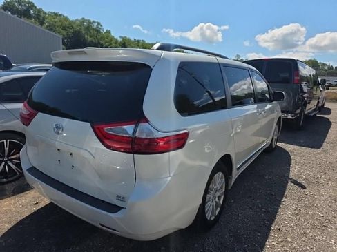 Used 2017 Toyota Sienna XLE AWD/4WD image 4