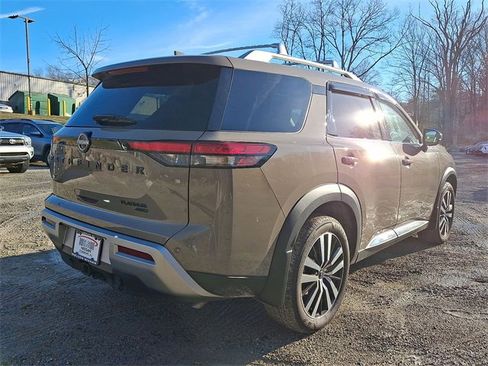 Used 2025 Nissan Pathfinder Platinum w/ Black Appearance Package image 25