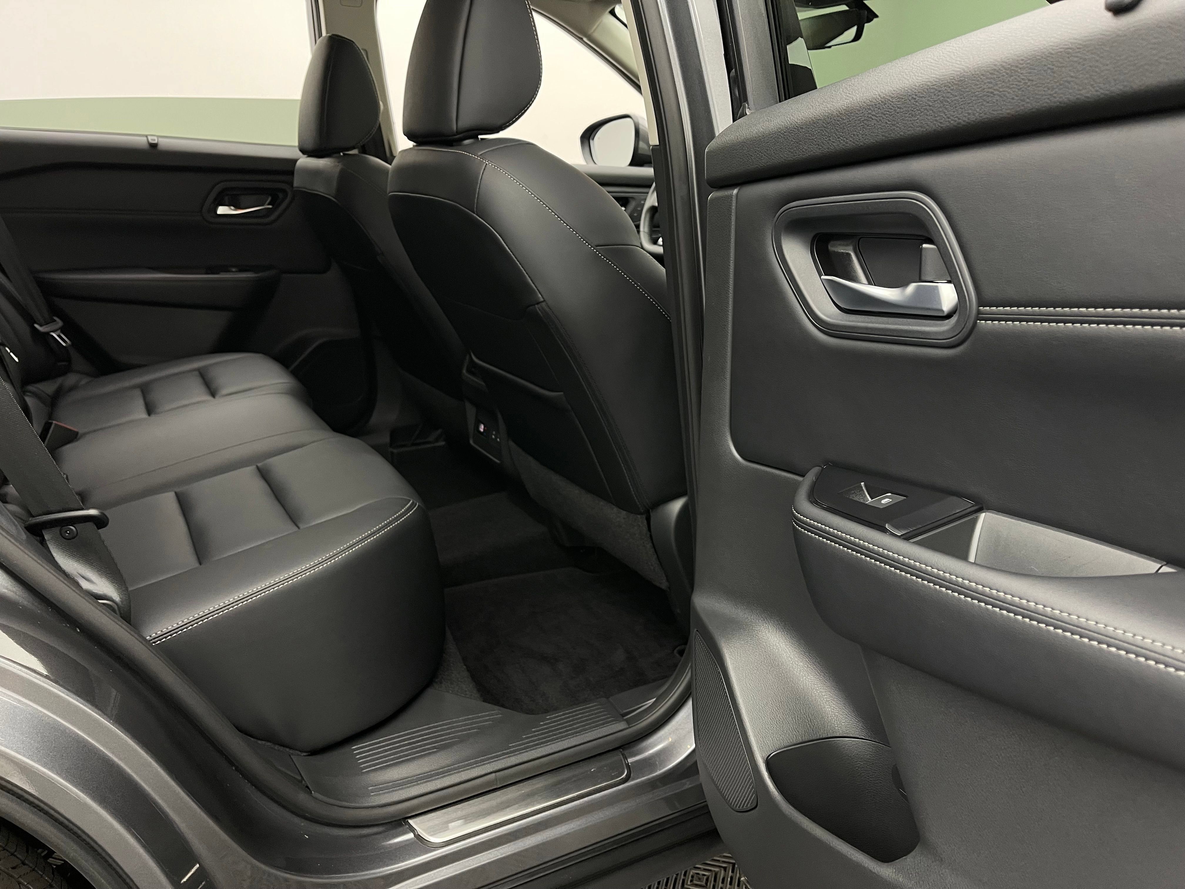 Used 2024 Nissan Rogue SL w/ SL Premium Package FWD image 39