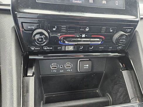 Used 2023 Jeep Grand Cherokee Laredo AWD/4WD image 13