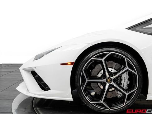 Used 2021 Lamborghini Huracan EVO RWD image 14