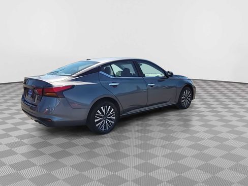 Used 2025 Nissan Altima 2.5 SV FWD image 8