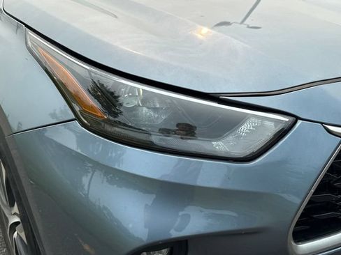 Used 2023 Toyota Highlander XLE AWD/4WD image 12