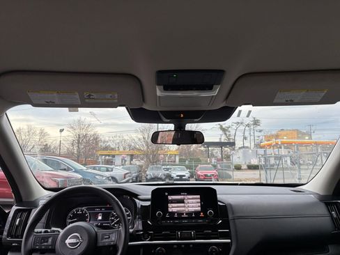 Used 2025 Nissan Pathfinder SV image 36