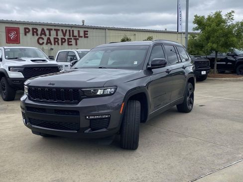 Used 2023 Jeep Grand Cherokee L Limited w/ Black Appearance Package RWD image 3