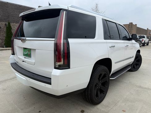 Used 2018 Cadillac Escalade Luxury image 4