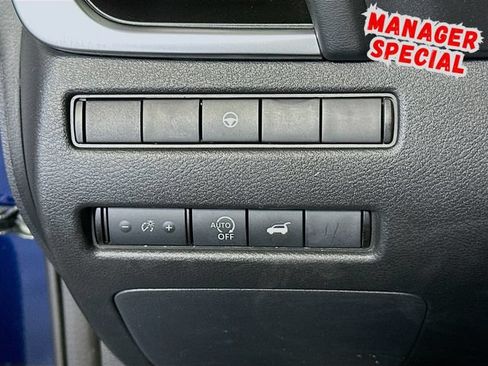 Used 2024 Nissan Rogue SV FWD image 11