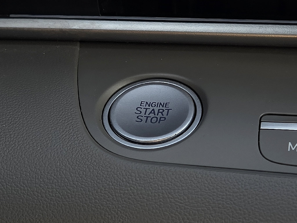 Used 2025 Hyundai Elantra SEL FWD image 17