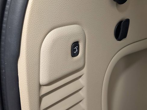 Used 2022 Jeep Grand Cherokee Limited image 37