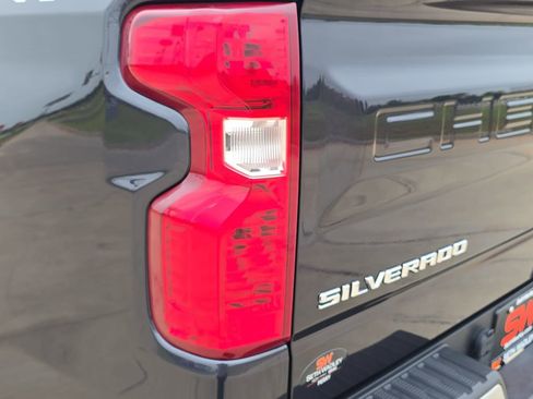 Used 2023 Chevrolet Silverado 1500 LT AWD/4WD image 33