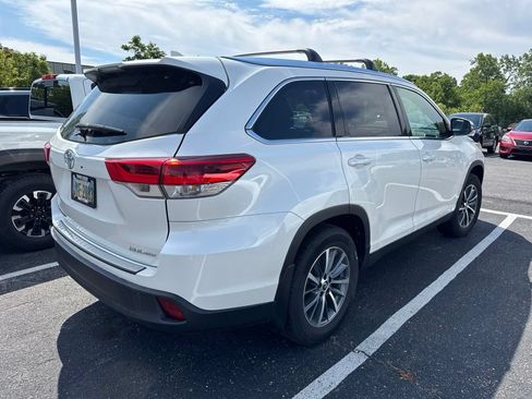 Used 2019 Toyota Highlander XLE AWD/4WD image 4