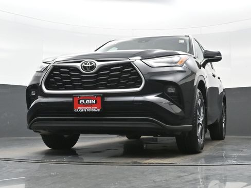 Used 2024 Toyota Highlander XLE AWD/4WD image 28