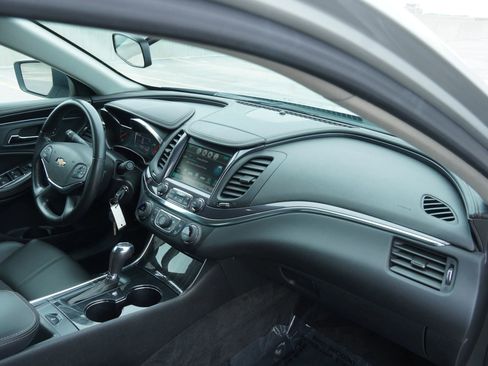 Used 2016 Chevrolet Impala LT image 12