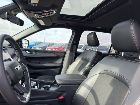 New 2025 Jeep Grand Cherokee L Altitude image 26