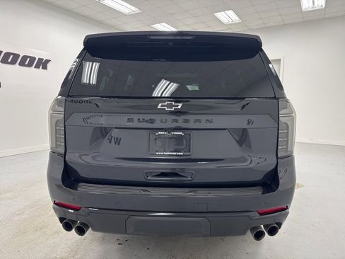 Used 2025 Chevrolet Suburban Z71 w/ Comfort Package image 6