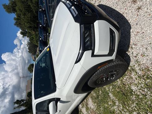 Used 2026 Nissan Frontier PRO-4X AWD/4WD image 9