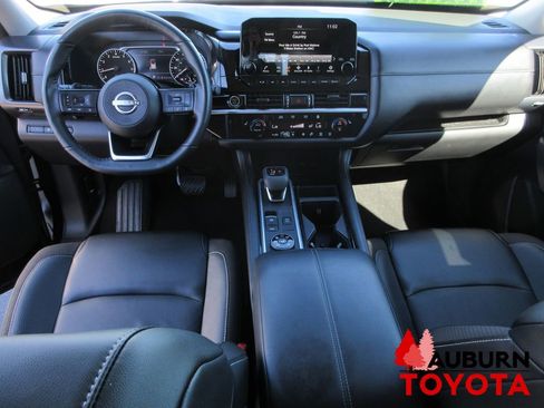 Used 2024 Nissan Pathfinder SL AWD/4WD image 10