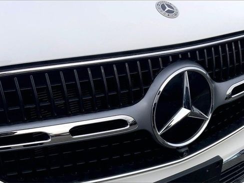 Used 2025 Mercedes-Benz GLC 300 4MATIC image 27