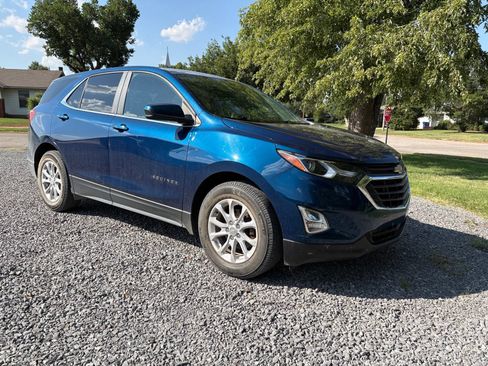 Used 2021 Chevrolet Equinox LT FWD image 2