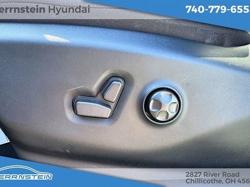 Used 2023 Chrysler Pacifica Limited w/ S Appearance Package image 23