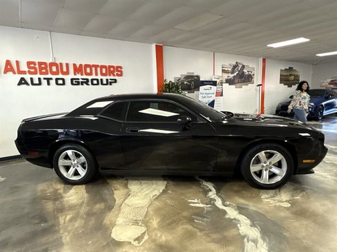 Used 2009 Dodge Challenger R/T RWD image 3