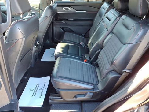 Used 2025 Ford Explorer ST-Line w/ ST-Line Street Pack image 13