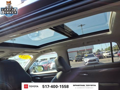 Used 2024 Toyota Highlander Platinum AWD/4WD image 12