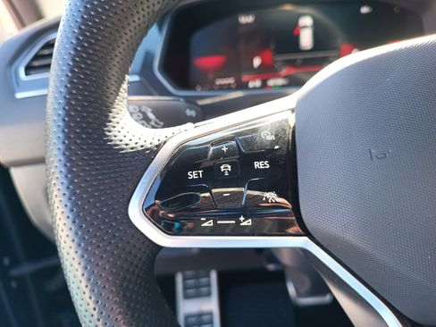 Used 2023 Volkswagen Tiguan SE R-Line image 23