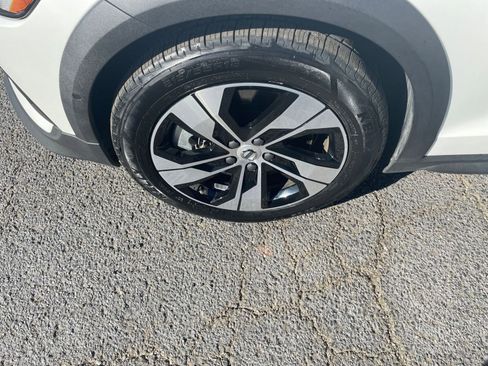 Used 2025 Volvo V60 B5 Cross Country Plus image 31