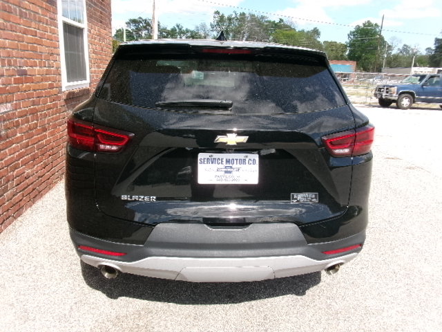 Used 2025 Chevrolet Blazer LT FWD image 2