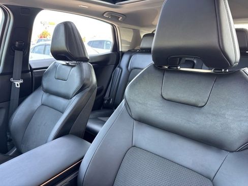 Used 2023 Nissan Ariya AWD image 12