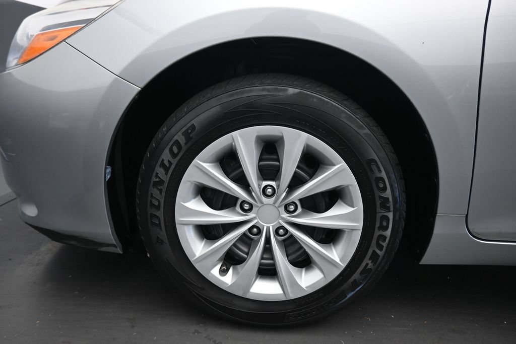 Used 2017 Toyota Camry LE FWD image 46