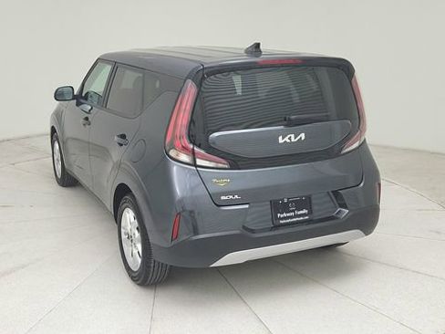Used 2025 Kia Soul LX w/ LX Technology Package image 4