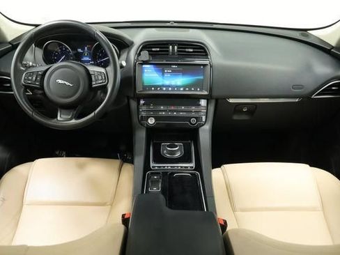 Used 2020 Jaguar F-PACE Premium AWD/4WD image 9