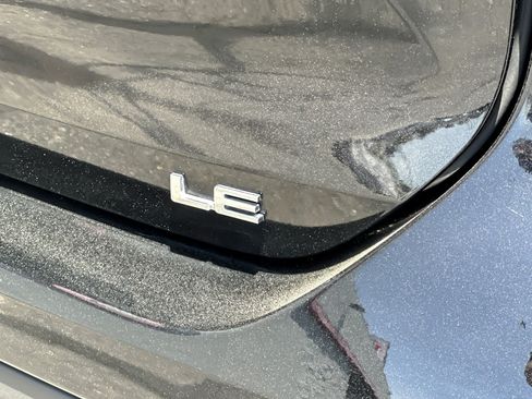 Used 2022 Toyota Highlander LE FWD image 27